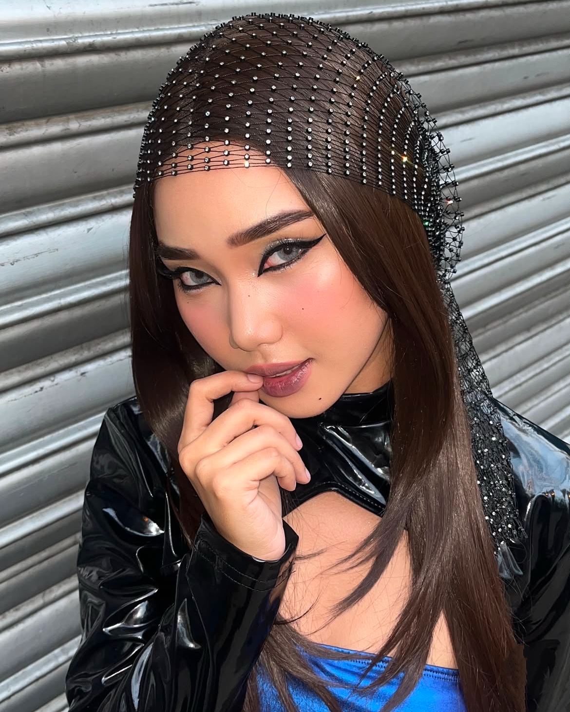 Get the Influencer Look with22 Inches Brown Medium Length Women Pre-Cut Frontlace Glueless Wig ROBY